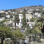 Casa Tra Il Verde E Il Blu